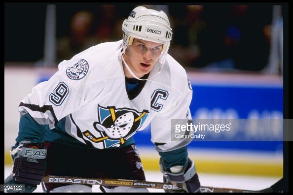 AnaDucksHistory's tweet photo. 4/07/1996: Paul Kariya becomes the first in #NHLducks history to get 100 points in a season, against @SanJoseSharks. https://t.co/kJrVMKV34F