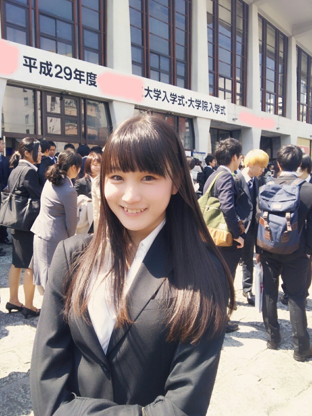 片瀬 美月 横浜国立大学卒 つきみ ぴゅーぴるモ サキドルエース ミスid22f 入学式 スーツを着たら教育実習生みたいと言われる事で有名な片瀬です笑 電車が遅れたせいで遅刻すれすれで会場に入ったら 学部の席が満席だからとりあえず大学院の席に