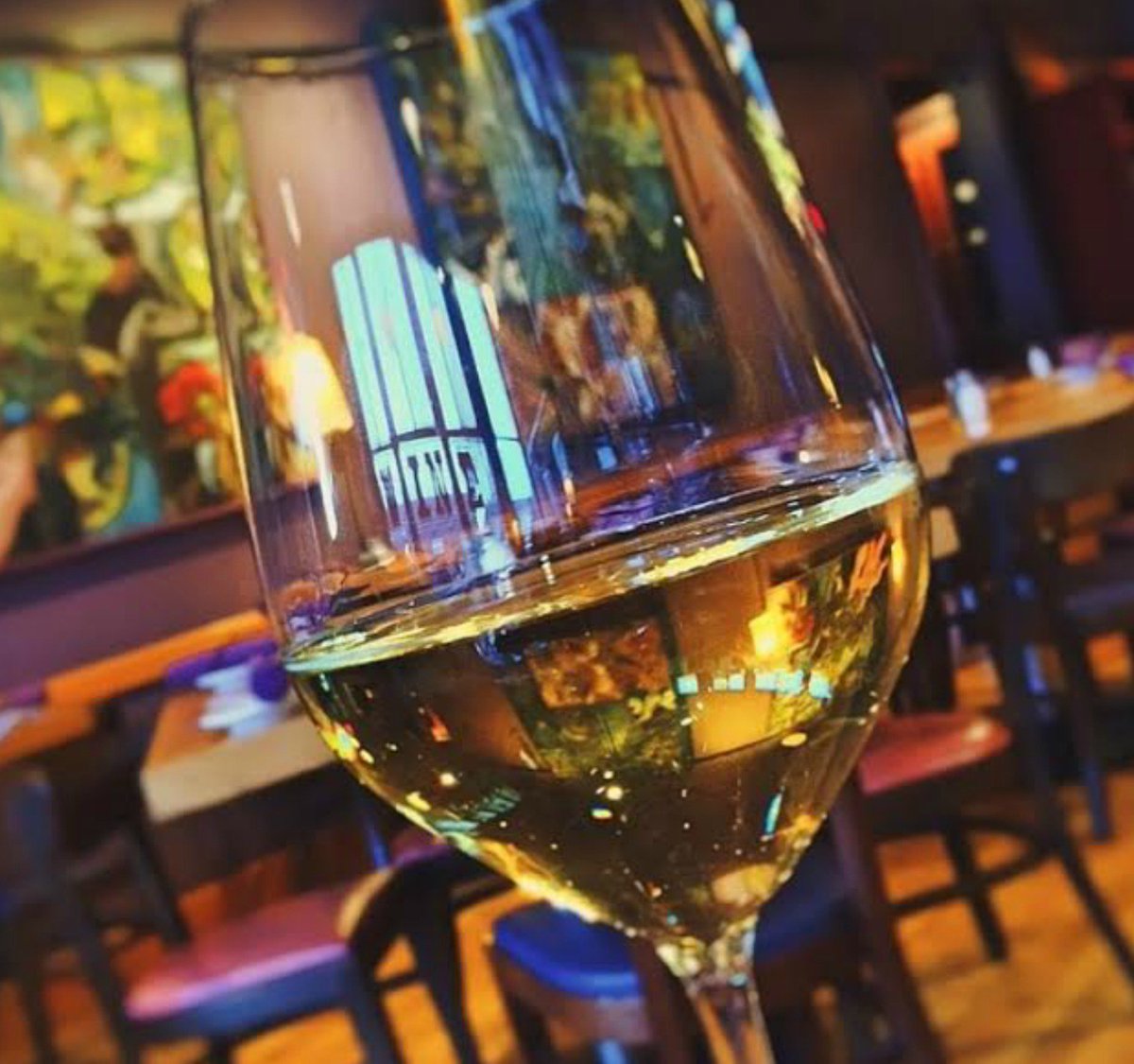 HampersDirect1's tweet photo. It's WINE O'clock! #HampersDirectIE #HampersIreland #FridayChill https://t.co/QIQEjc6N84