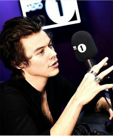 Alexandra_2011b's tweet photo. @Harry_Styles 
#beautifulsong
#signofthetimes 
You are perfect 😍😘😍 you music is perfect😍 https://t.co/mSaGXT7PZp