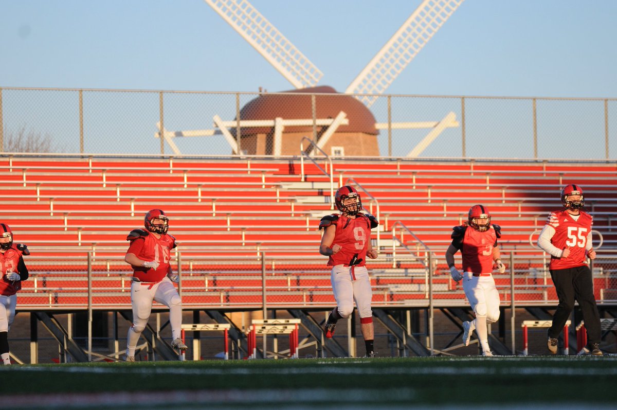 JonKlemme's tweet image. The Northwestern Red Raiders were getting after it during Spring Practice on Thursday night in Orange City! #GoRaiders