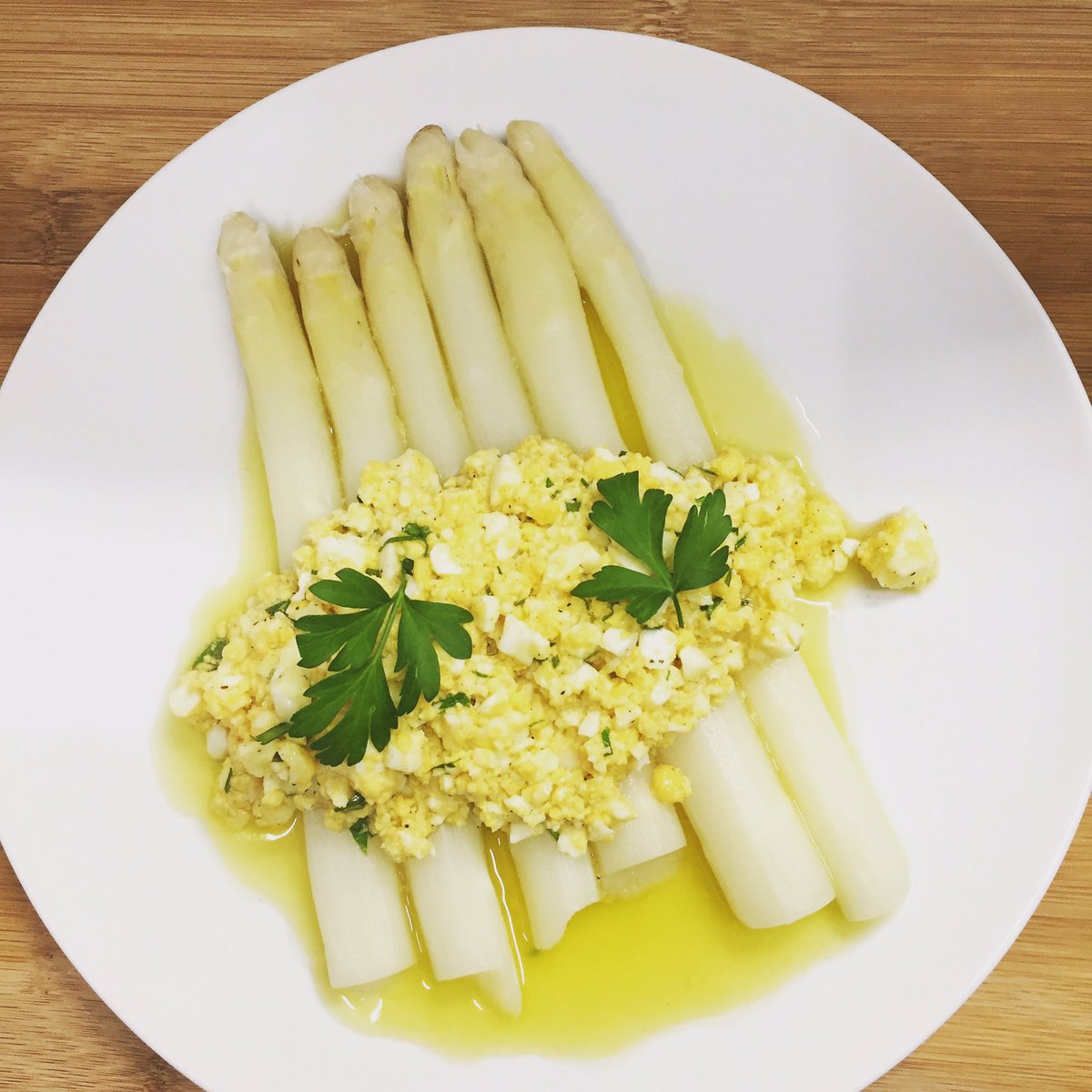 Baristas75's tweet photo. Ze zijn er, lekkere asperges te verkrijgen bij @baristasno75 #asperges #lunch #baristas75 #oostende https://t.co/CETdrguaC5