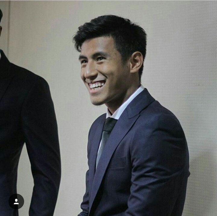 krnyald's tweet photo. Selamat hari lahir ke 20 tahun, Hanif Abdurrauf Sjahbandi💞 #babyapril #HanifisTurning20 #babyaries https://t.co/SUvVL7Brpo
