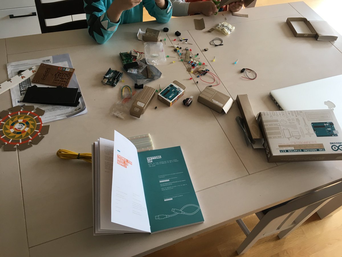 Learning some #arduino with the kids 🤓
