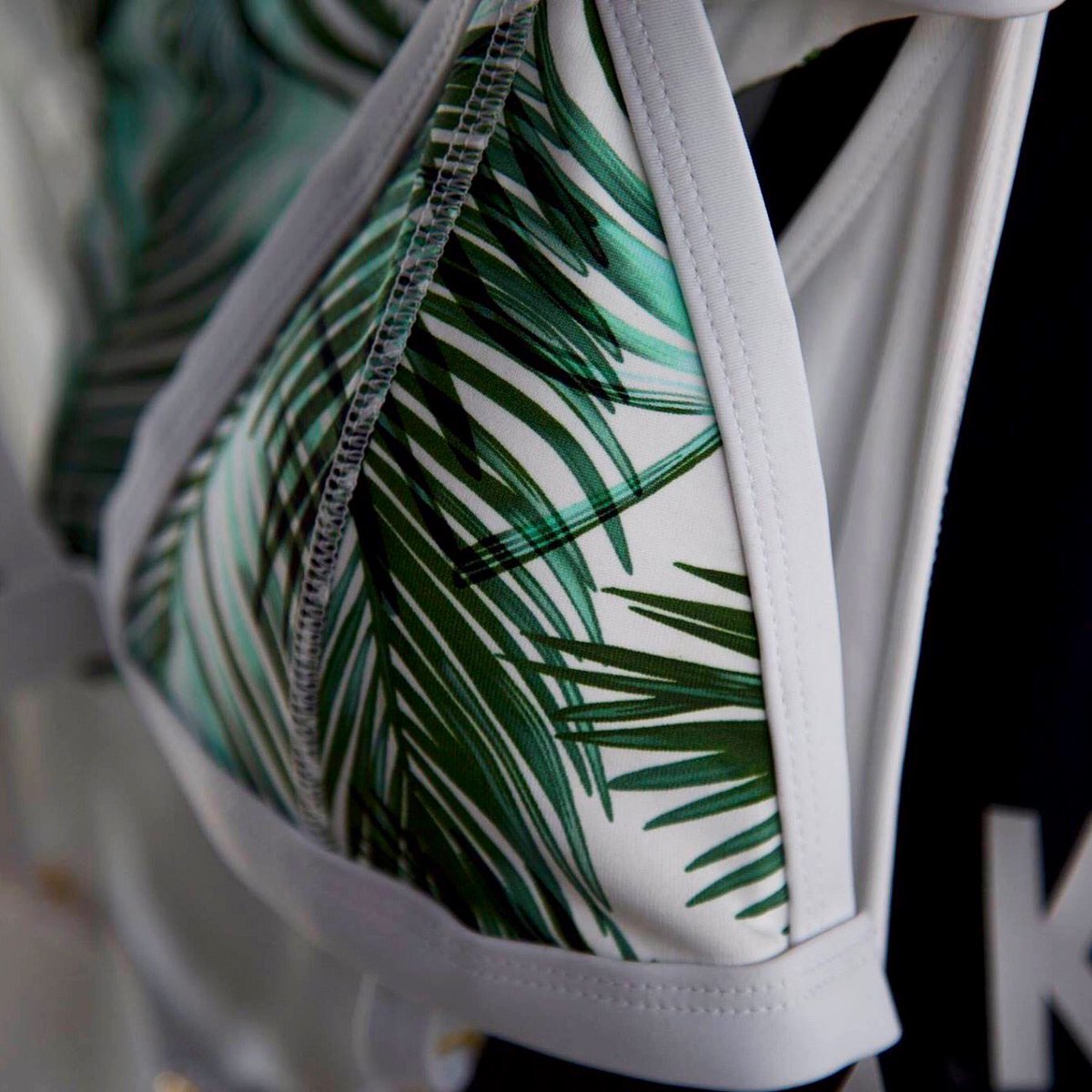 A la rédac on craque complètement pour la collection capsule <a href="/Noholita/">NOHOLITA</a>/<a href="/Monpetitbikini/">Monpetitbikini</a> 💙💙 le must have de l'été 👇 
#MonpetitbikiniXnoholita