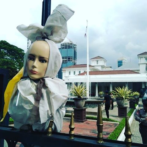 Ini adalah bentuk bukti matinya hati nurani mereka yang ada di dalam gedung sana
#ReklamasiUntukSiapa