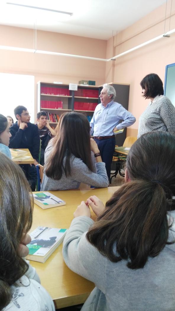 epdlcasariche's tweet photo. Más fotos de la jornada de ayer y la foto de grupo de nuestros chic@s con el autor @epdlsevilla https://t.co/vMADh8BPDu