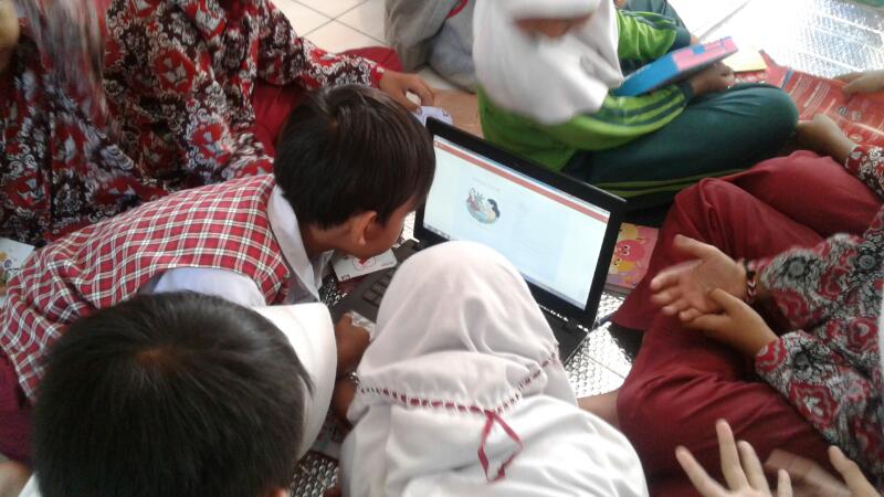 emka_khamdan's tweet photo. Di SD Sumbersari
Kucerita #BumnHadirUntukNegeri itu PaDi Pustaka Digital bg anak2

@A_Sugiarto2015
@Synergy_Telkom @disdikJBR @sekitarbdg_ https://t.co/dsg7I9U67G