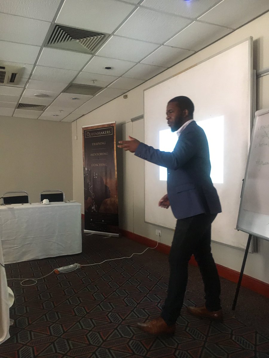 QueenMakersZim's tweet photo. The Black Swan Effect-Social Media 101. @tnyaruwanga #nomorewindowshopping #queenmakersbrekkie https://t.co/x1kmuWhpS2