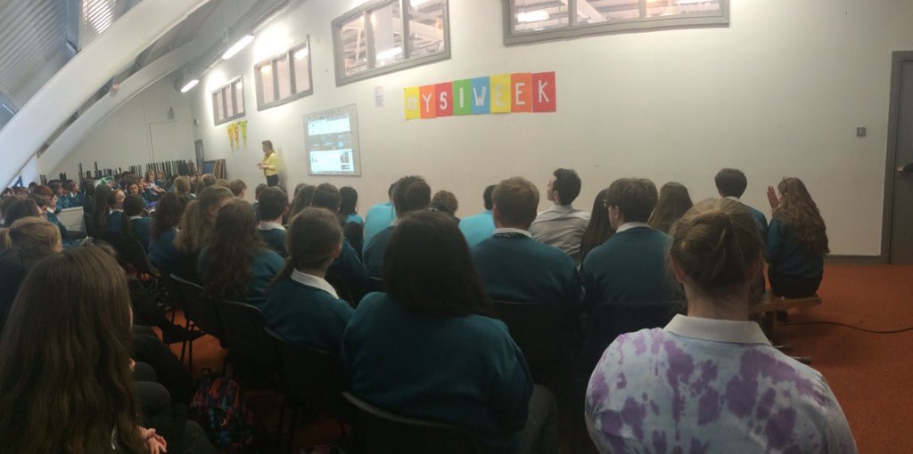 Sport_Your_Mind's tweet photo. Presenting our speak outs to first year #ysiweek #ysinow @URAC2016 @hpv_ysi @1againsttheodds ❤🎾🏀⚾️🏉🏈 https://t.co/RR2FD6LJwV