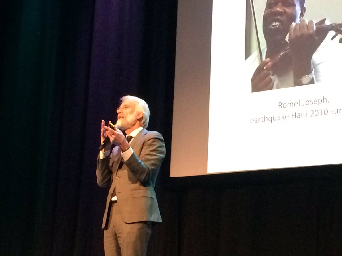 AudeBruin's tweet photo. Landelijke familiedag 2017 #Philadelphia College Eric Scherder over de betekenis van muziek voor ons allemaal https://t.co/6GrNk5S3A9