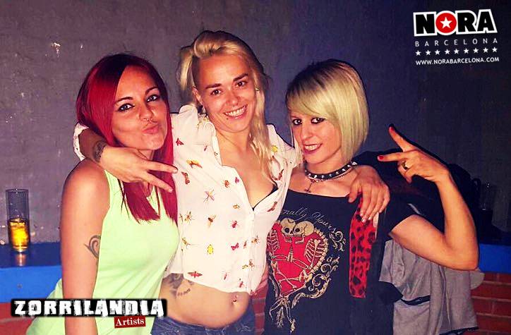 ZorrilandArtist's tweet photo. Momentos @eroticafest con @Nora_barcelona @SandyAlserxxx @RATTPENAT @RedGoddessSara @MagoPepeShow @txitxiramone @ApasionadaLS #Zorrilandia https://t.co/ghBjJcE20o