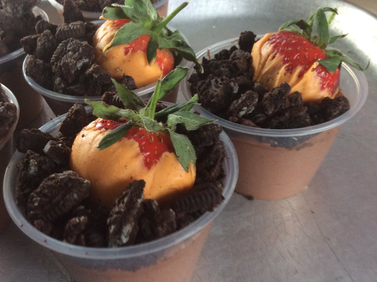 wilsonstfeed's tweet photo. #wsladybirds #sensorycooking Trying our Easter carrot cake #chocolatecoveredstrawberry #oreas #mousse https://t.co/W1M0z4S6LO