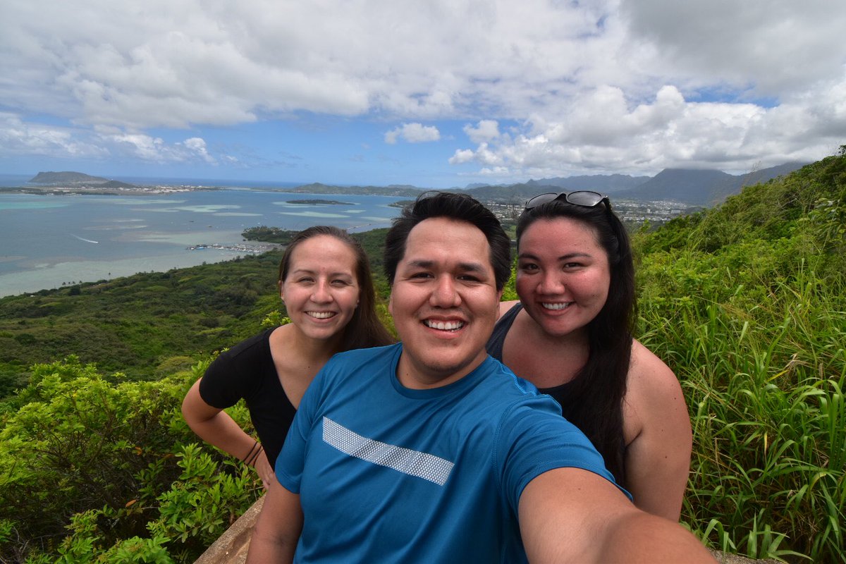 YazzieSays's tweet photo. Today's Pu'u Ma'eli'eli hike with @jana_kalei and @hollymahea !#StanfordNatives https://t.co/bzNzfI9gru