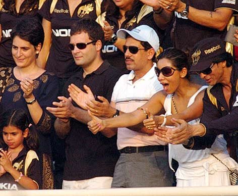 ImMayankGaur's tweet photo. All the bakratards who r barking about @akshaykumar Sir's support for BJP.
Their bakra also licks the ass of congis.
Rt everyone pls https://t.co/aeLu6MWrMU