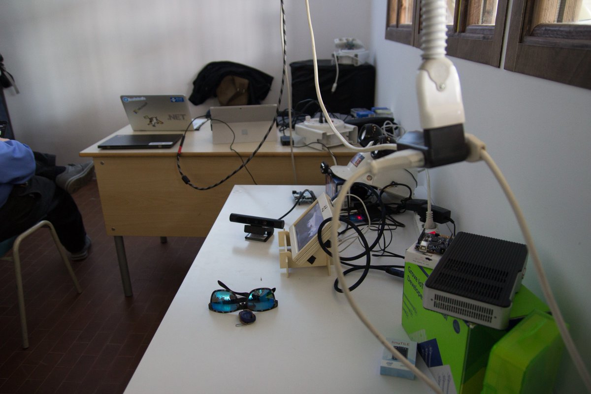 angelus_gi's tweet photo. #IoTDayAQ17 un successone presso @fablabaq , abbiamo fatto il pienone! ๐
#MSPItaly #MSP4Good #MSP4Good17 @dotnetabruzzo @DotNetToscana https://t.co/oECH7lOIGt