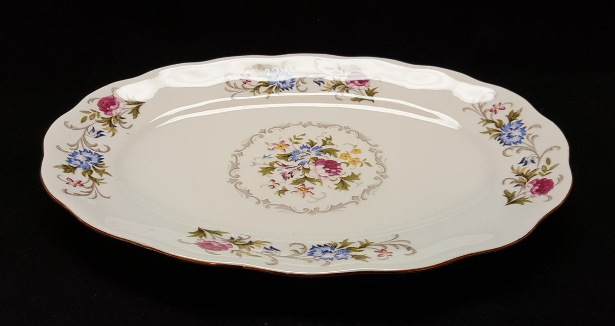 Lyn_Bluefish901's tweet image. Vintage Favolina Large Serving Platter, Summer Garden Pattern, P… etsy.me/2o9rruI #Etsy #KitchenEntertaining