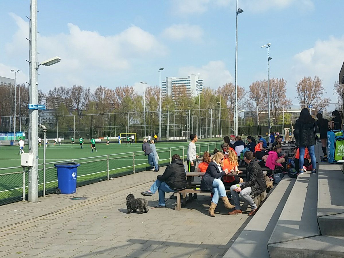 Heerlijk weertje voor heerlijk dagje schoolhockey! <a href="/KNHB_NL/">KNHB</a> #schoolhockey #hockey #lekkerweer #knhb
