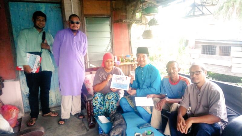 Azmizam's tweet photo. Alhamdulillah... Hari ini dapat menyampaikan Sumbangan Khairat Kematian kepada waris2 di Kampung Telok Gong #N46PelabuhanKlang #IPR #SMUE https://t.co/SeUXmAGrEA