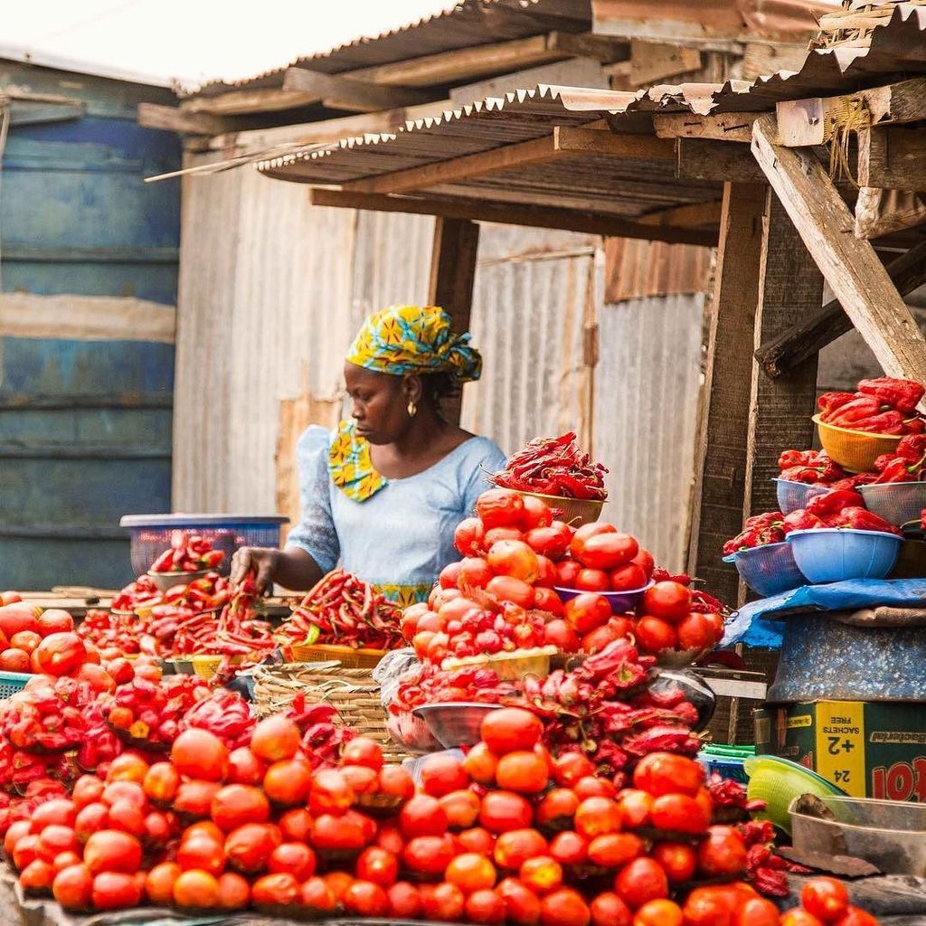 Snap It Oga on Twitter: "A #nigerian woman sells #tomatoes and #pepper ...