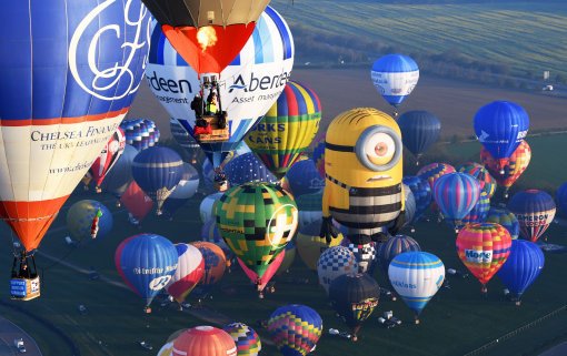 HeartKentNews's tweet photo. Hot air balloons taking part in a cross Channel record attempt have started landing in France #ballooncrosschannel #HeartNews https://t.co/SV2PPLSl19