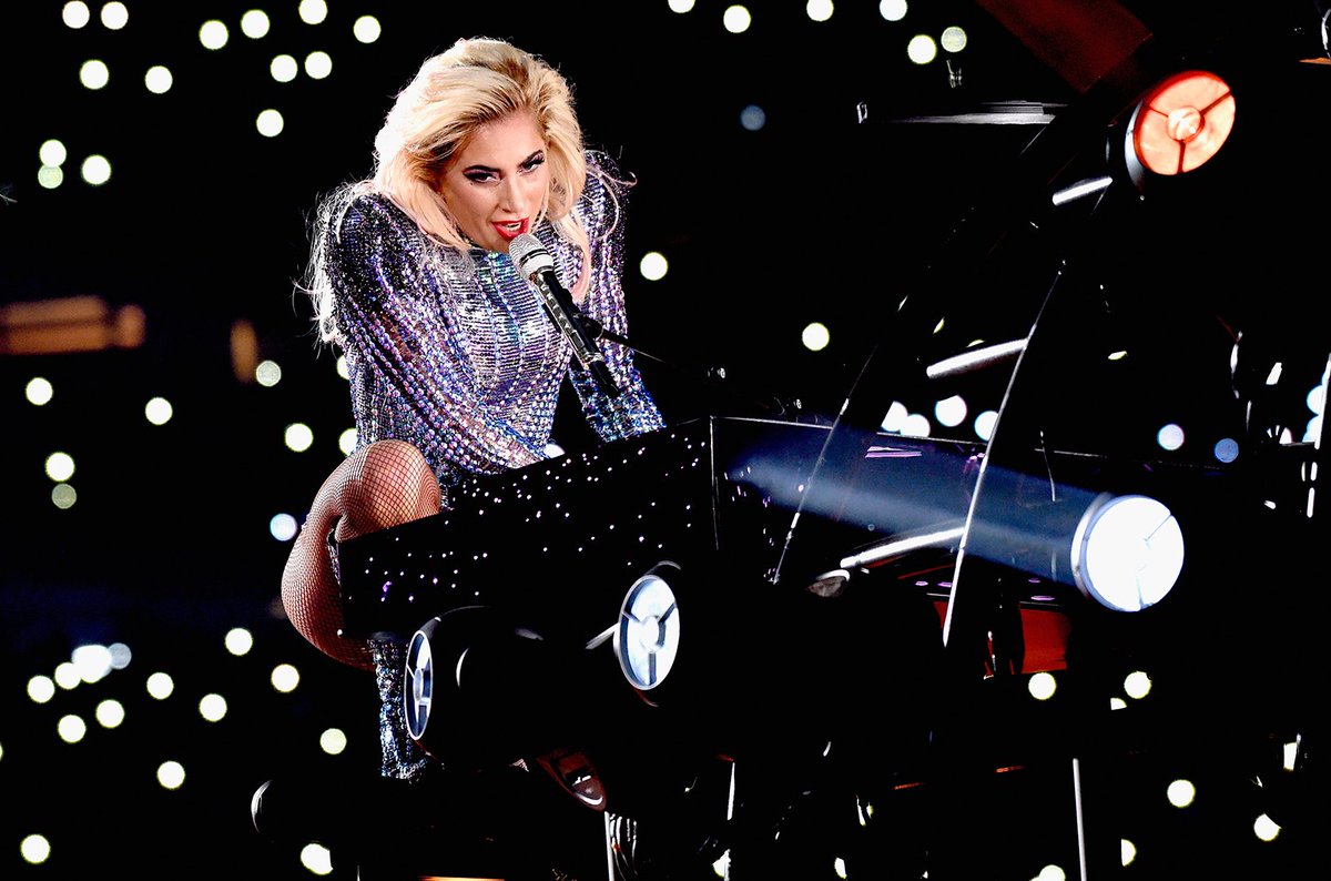 With 'Million Reasons,' Is Lady Gaga Bringing Back 'The Vocalist Era'? crwd.fr/2oYOki7