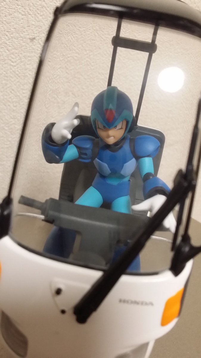 青い末弟 Nm 4 02 On Twitter 今日帰ってきたら兄者がなんか ロックマンxよりエックスのフィギュアを いただきました 原作でライドチェイサーってバイク 乗るんですがジャイロキャノピーで代用 道に迷ったピザ屋のバイトに見える ジャイロ乗りたくなる不思議