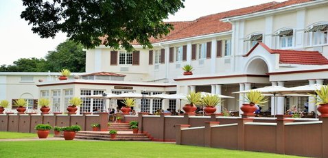 tvicfallshotel's tweet photo. Our exclusive hotel boasts sophisticated #restaurants: Livingstone Room, Jungle Junction and Staley’s Terrace #VictoriaFalls https://t.co/ZKRBvSfXQd
