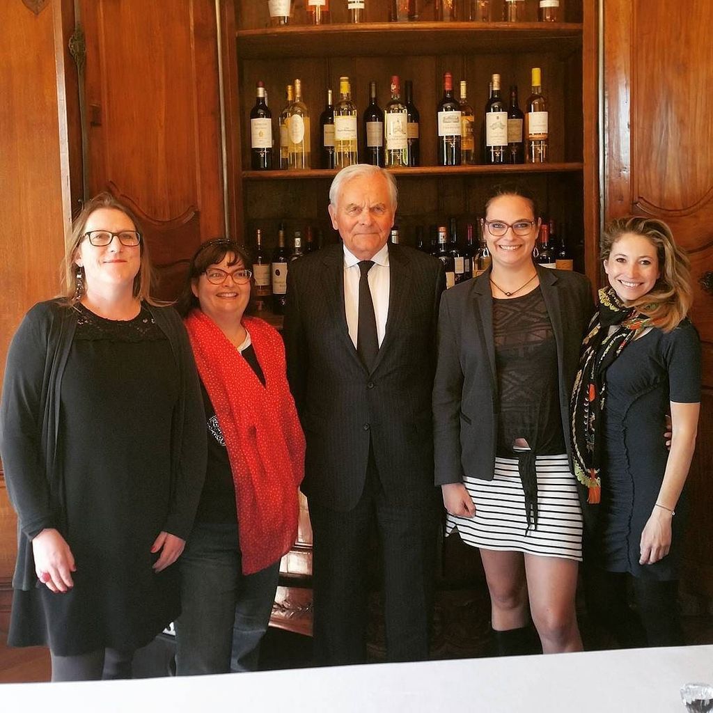 amelienollet's tweet photo. Quel accueil @bernardmagrez #primeurs2016 #PapeClement avec les copines blogueuses
.
.
.
. 
#BernardMagrez #shareb… https://t.co/uvLinSjYmK https://t.co/NyCVsUHFPJ