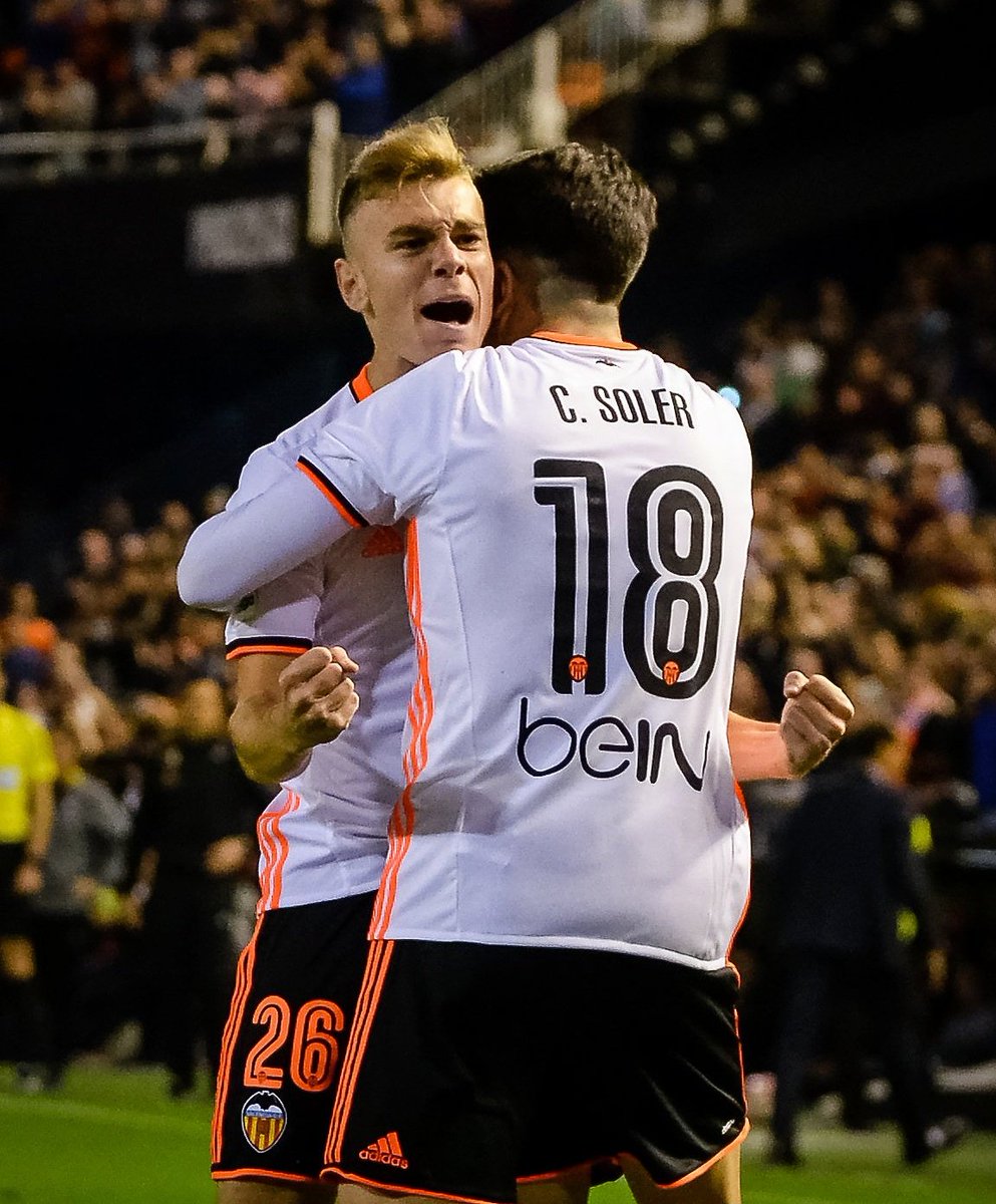 tonilato's tweet photo. Gran y vibrante noche la de ayer, 3 puntazos💪💪💪 eres 🔝🔝🔝🔝@carlos10soler #Amunt https://t.co/6VCQpj2h2N
