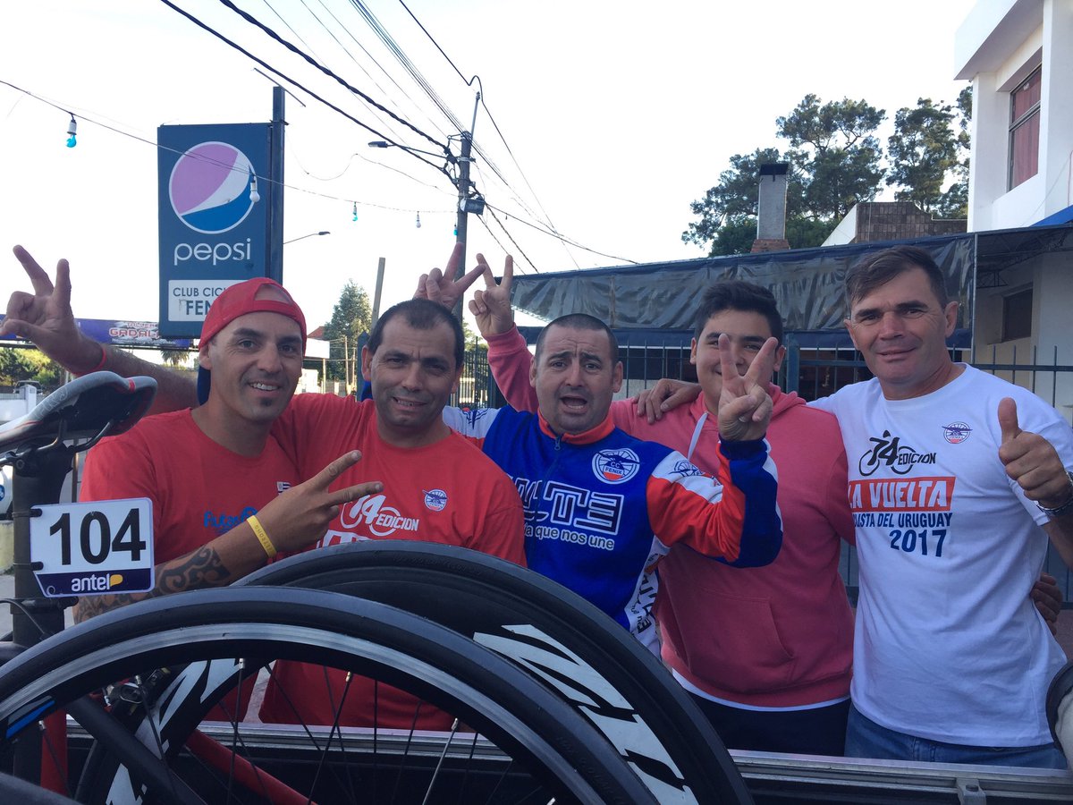 clubcfenix's tweet photo. #VCU2017
¡Bicicletas y energías cargadas!
Partimos rumbo a Las Piedras hacia la largada de la 1era etapa de La Vuelta.

#VamosFenix 🔵⚪️🔴 https://t.co/sUSqdbqxjQ