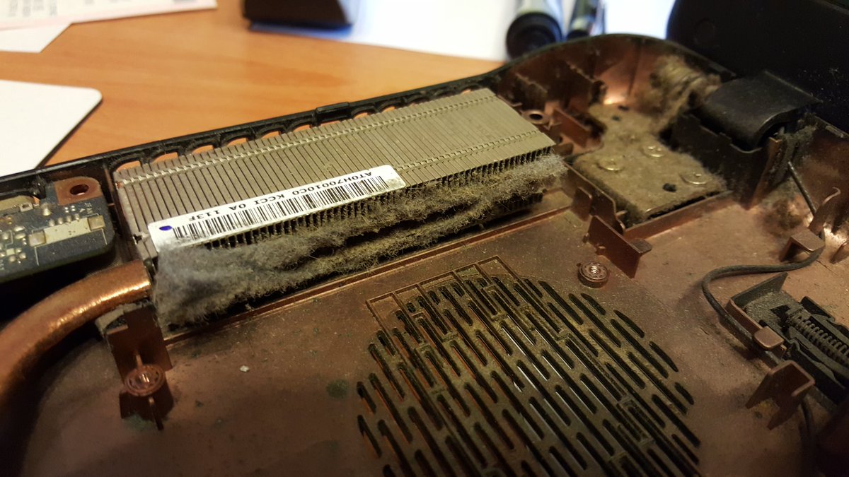 Pogotowie_IT's tweet photo. Czyścioszek #Toshiba #C660, a klient upierał się, że się nie przegrzewa 😅 https://t.co/LacfugFirF