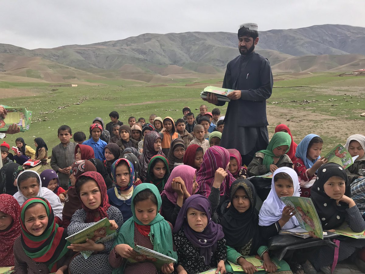 matiullahwesa's tweet photo. Stationery and books distribution to village children.
#Afg #education #penpat #Village #Peace #volunteer #books https://t.co/yZaj0v6VC4