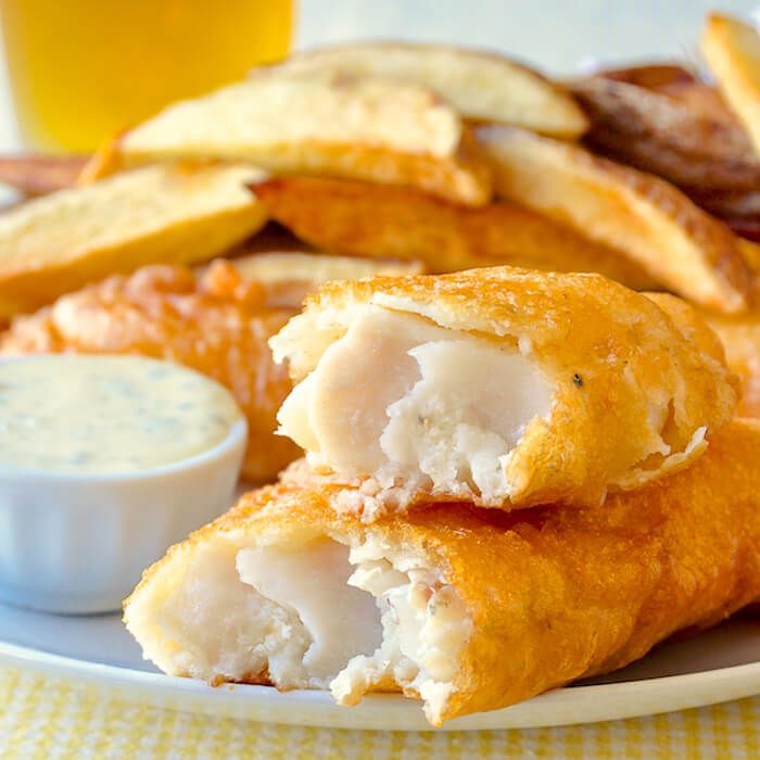 Beer Battered Super Crispy Fish &amp; Chips for #NationalBeerDay...wash it down with another cold brew too! #foodie buff.ly/2oIfOMF