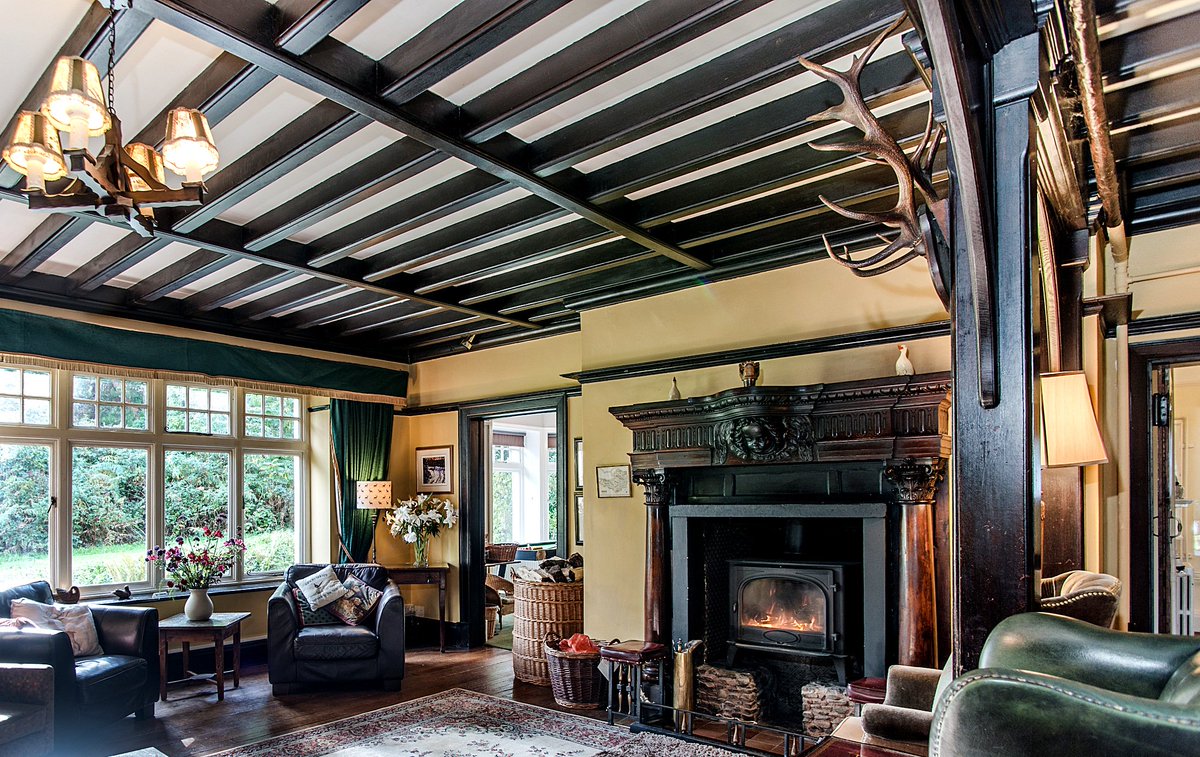 ACT_Studios's tweet photo. Cosy Fireplace of the Week, A classic at Porlock Vale House in Somerset @helpfulholidays #Cottages #Somerset #VisitEngland #FPOTW https://t.co/0Zf9uNX1t2