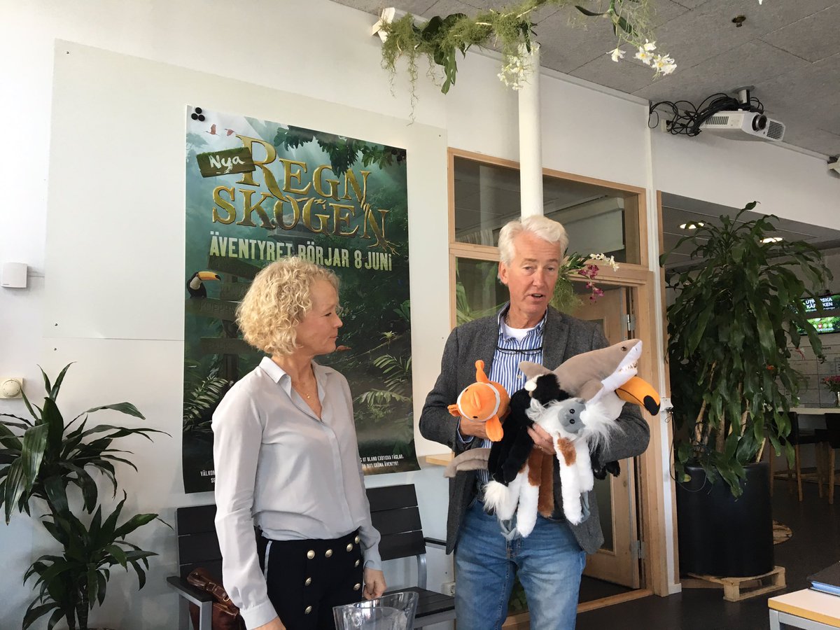 Avtackning av ordförande Gunnar Ryman i <a href="/Universeum/">Universeum</a> nu tar Malin Persson över! #gbgftw