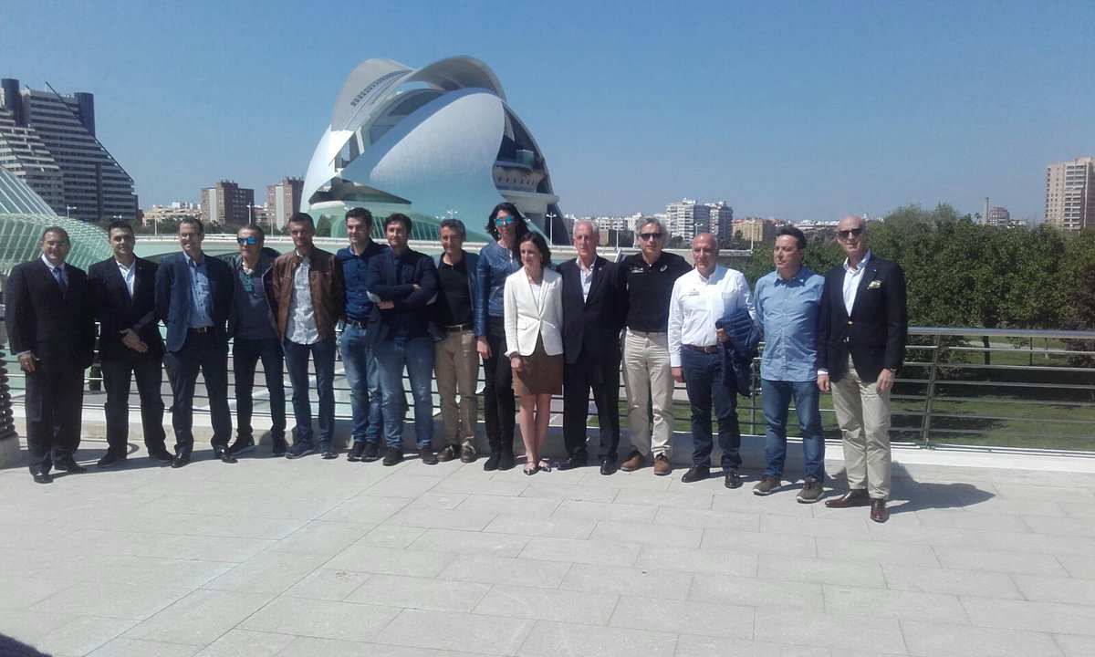 Foto de familia para cerrar el acto #MaratonESsalud que se ha celebrado en <a href="/CACiencies/">Ciudad Artes Ciencia</a> ¡Una jornada muy enriquecedora! #DiaMundialdelaSalud