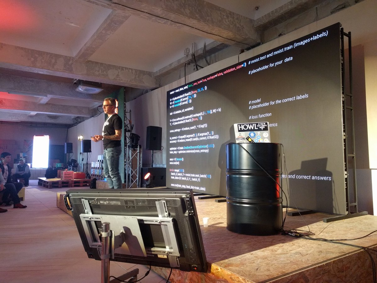FsMatt's tweet photo. Big interest in @robertsaxby talk on Big Data and ML at Google /w @mattfgl #GoogleWind and @teamdatatonic speech demo #INGLovesIT https://t.co/23uIA5VflU