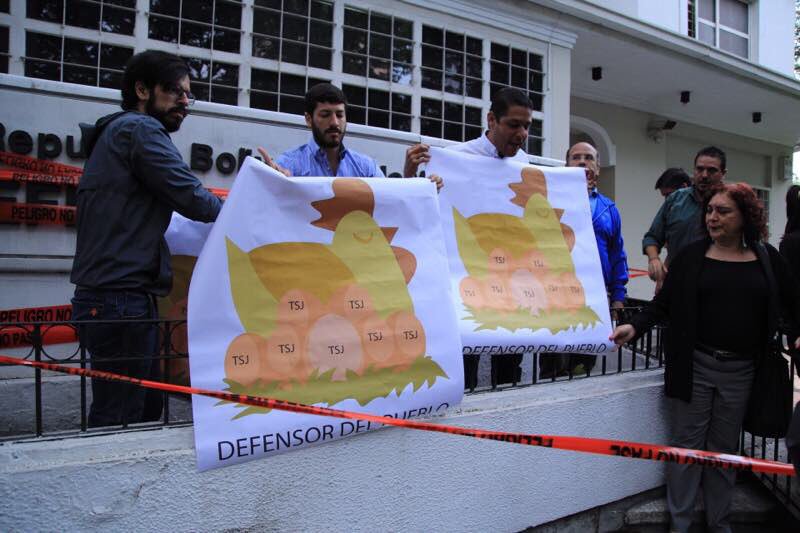 YajairaForero's tweet photo. El "Defensor" solo defiende a los magistrados golpistas y no defiende al pueblo #DefensoriaClausurada https://t.co/hBJQNnKPT7