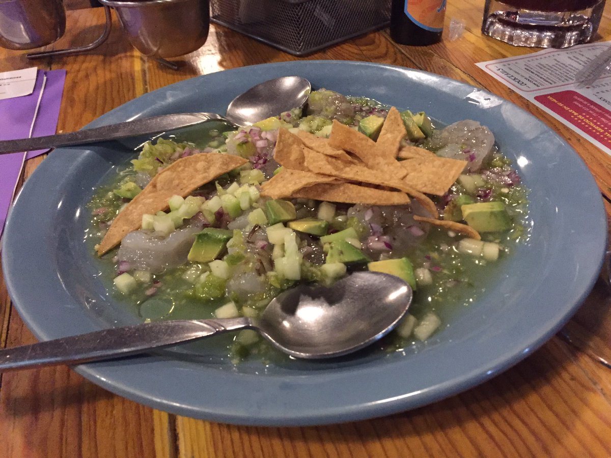 GordeandoAndo's tweet photo. Yummyumm ceviche, tacos de camarón enchilado, quesadilla de 🍤 con champiñones y cóctel!! Mi favorito: los tacos 🌮 🖤 Gracias @DonCapitan https://t.co/rElUqxKSWh
