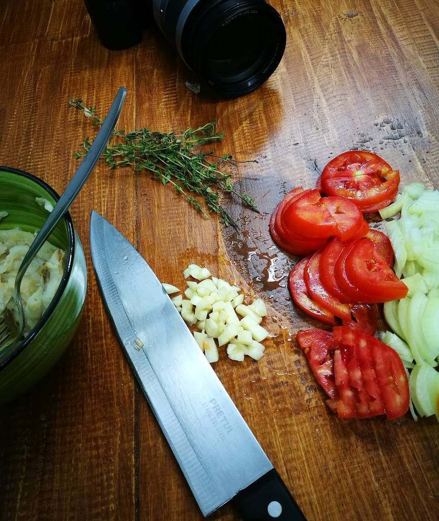cariblookbook's tweet photo. What a day! Thanks for having me, @eatahfoodtt ♥
.
#p9 #huawei #leica #thehuaweilifestyle #sandwich #buljol #coconutbake #prep #lookbookcoo… https://t.co/Nu0eNwrrD2
