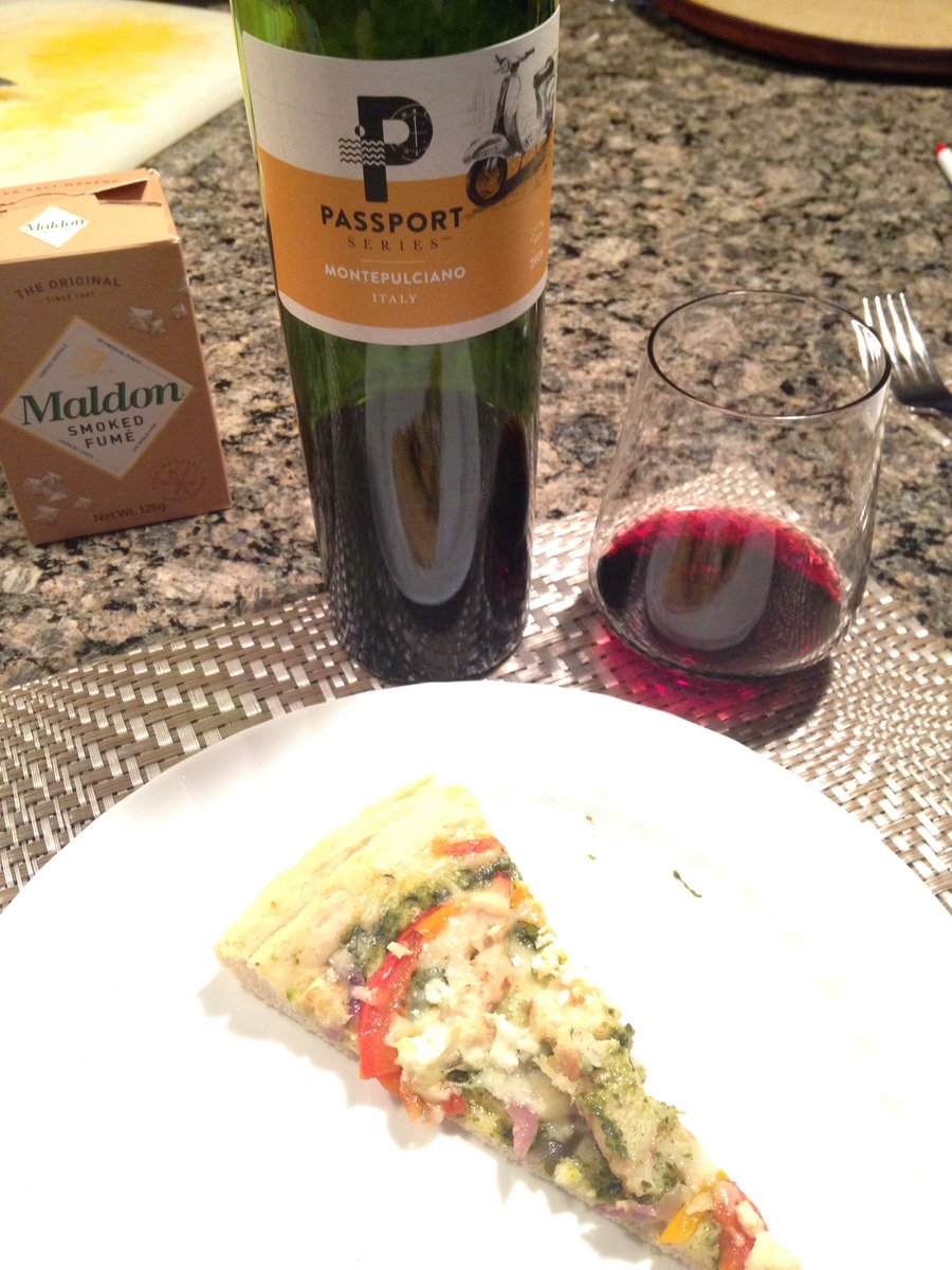 Lady_Di74's tweet photo. Classic Friday night pairing!#pizza @maldonsalt #winesense https://t.co/TypDTJNGUQ