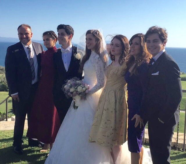 rukiaharunos's tweet photo. David Henrie se casó y todo el cast de Wizards of Waverly Place fue a su boda estoy llorando https://t.co/PC18X4vK0l