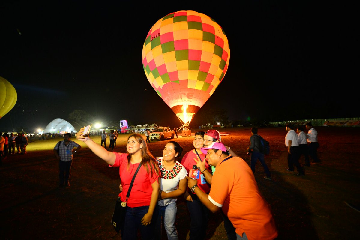 DiarioPresente's tweet photo. Así se vive el Festival del Globo en estos momentos en Jalpa de Méndez https://t.co/UL9882g0dq 😍| #Tabasco https://t.co/IKOKd7jaGl