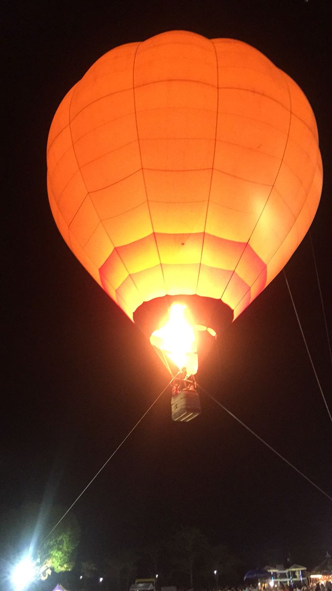 Marin_Leo's tweet photo. Arranca festival del Globo en #JalpaDeMendez...... https://t.co/IFsTF32Bn7