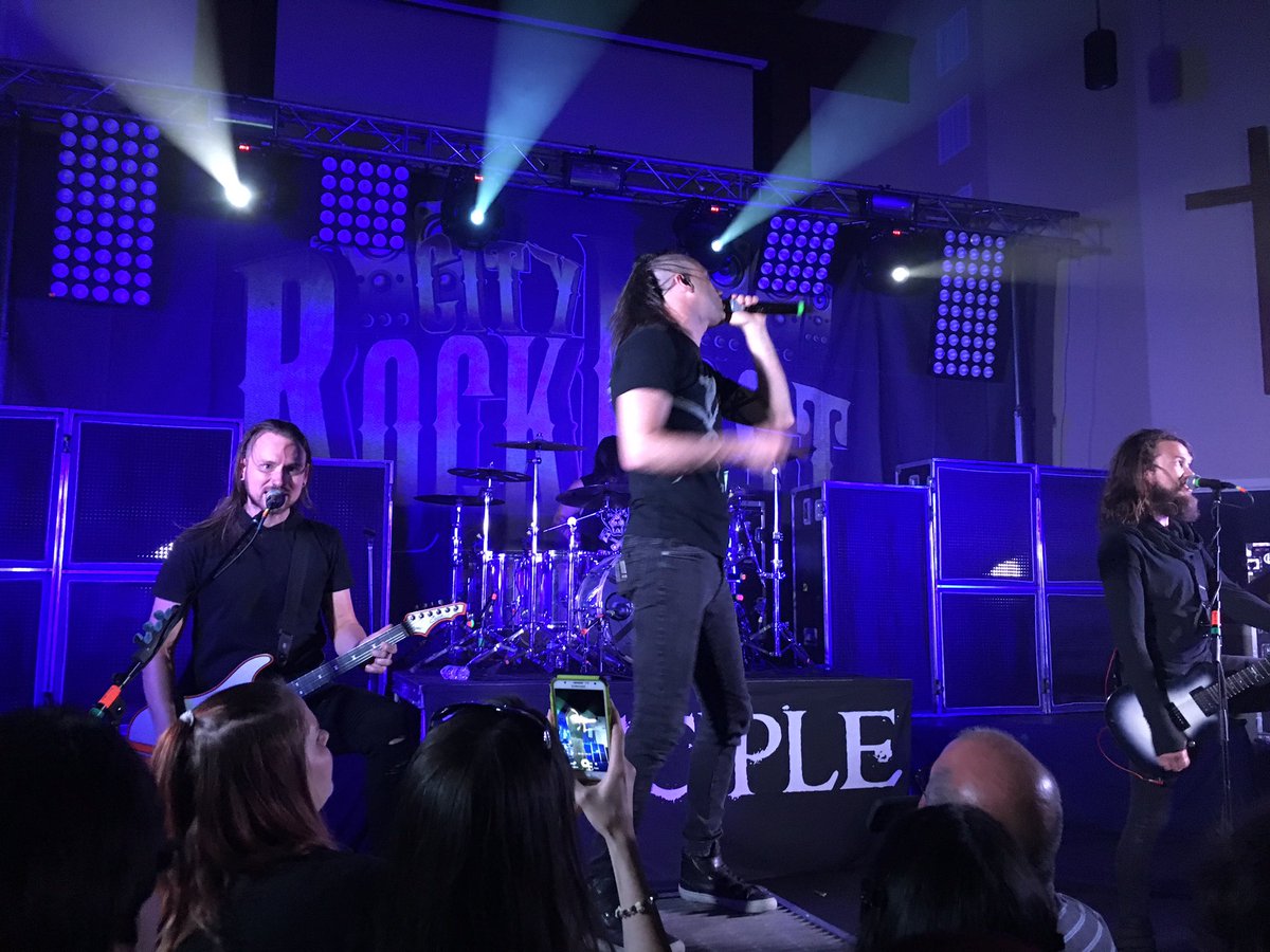 GFMdad's tweet photo. @disciplerocks rocking FL tonight!
#flrocks #disciple #kicktheweekendoff https://t.co/mg0pmpAmCG