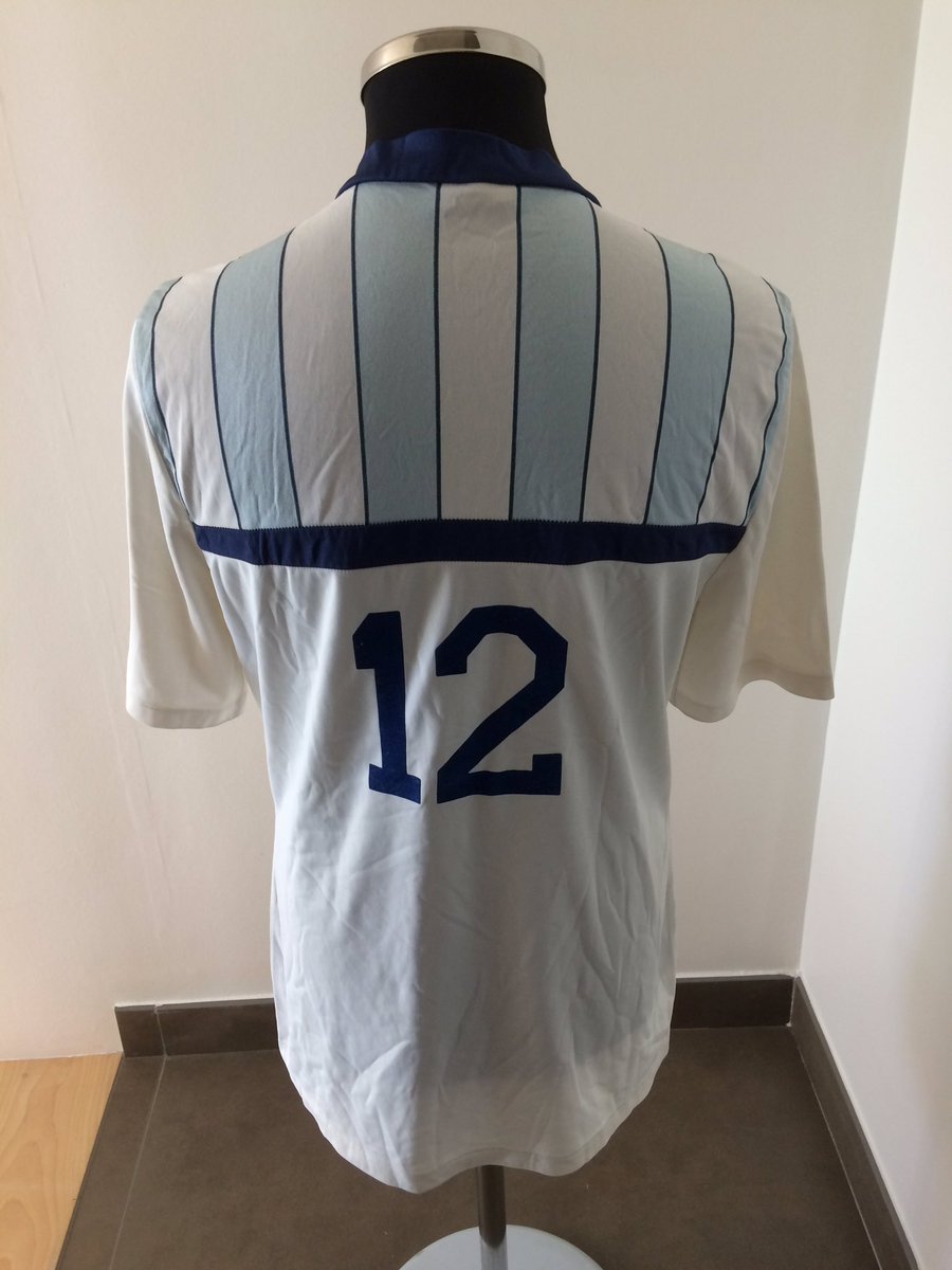 WarnierImmanuel's tweet photo. @socaarnold :Hoi.Is dit een oud shirt van jou Arnold?Welk seizoen?Ajax 1 of welk jeugdteam?Specifieke match/tornooi?Heb je een foto? Bedankt https://t.co/xiTWojwcKg