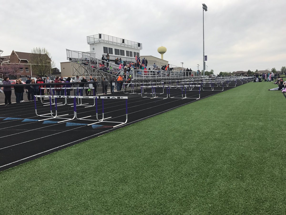 EPG_XC_TF's tweet photo. You'll never see a more unique hurdle set up! 👀 Boys and girls hurdle shuttle relay!! https://t.co/MDJr7QzmoO