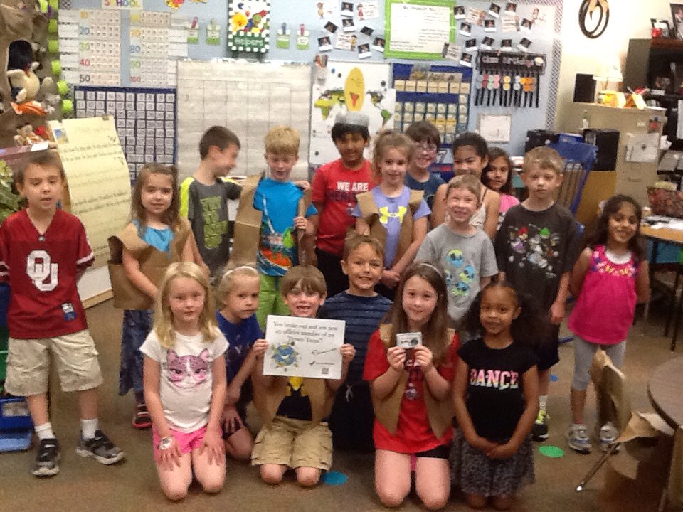 Ottos_Eagles's tweet photo. Earth Day Break Out! @HESRegalEagle @Ottos_Eagles #wildaboutscience #breakoutedu https://t.co/UpyW8ooNCH