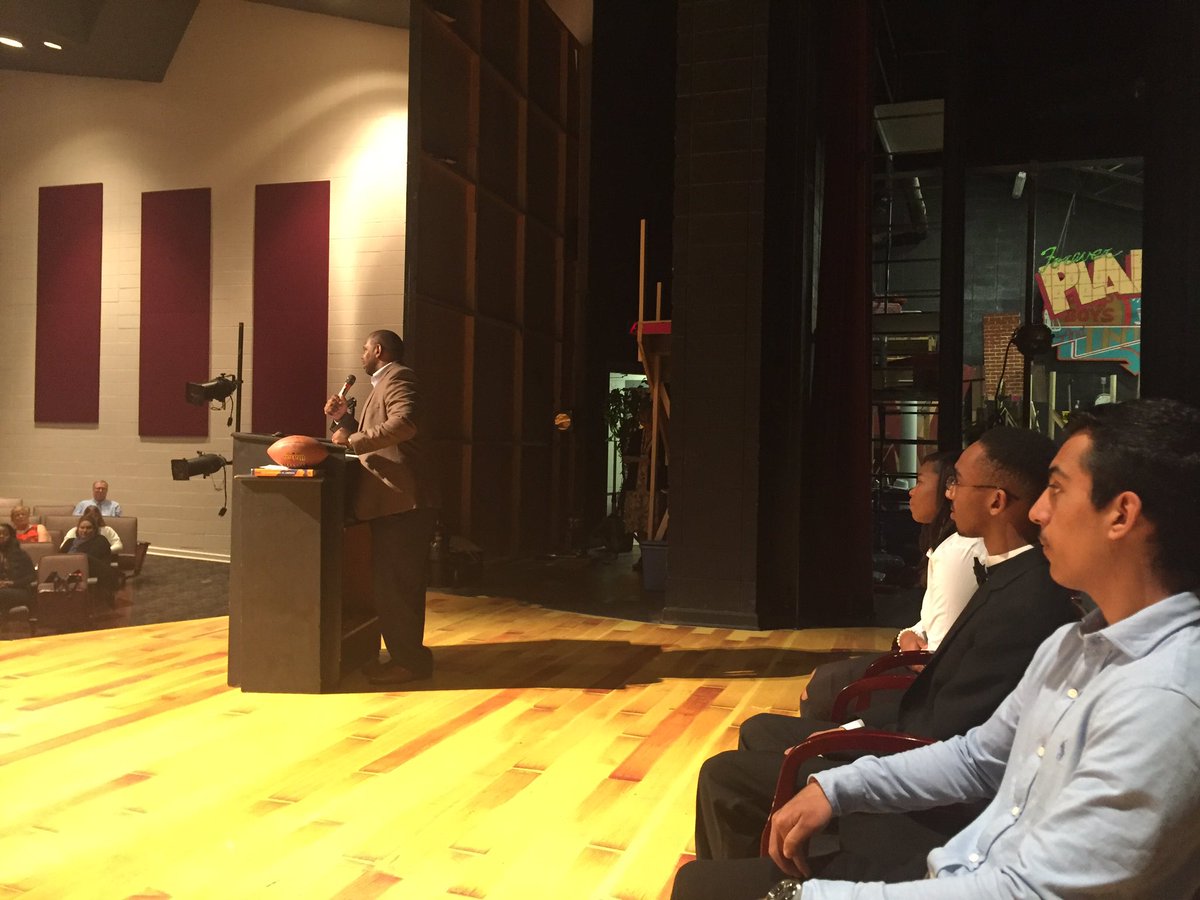 DuwanWalker's tweet photo. Awesome morning honoring the students at Shades Valley High School this morning. #Dreamunlimited https://t.co/rJPGv1MHa1
